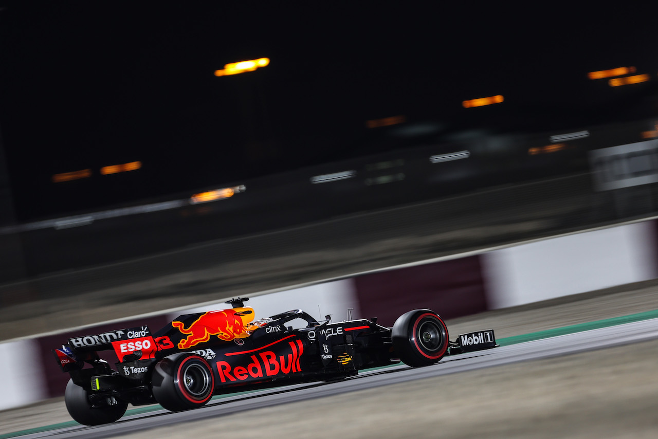 GP QATAR, Max Verstappen (NLD) Red Bull Racing RB16B.
19.11.2021 Formula 1 World Championship, Rd 20, Qatar Grand Prix, Doha, Qatar, Practice Day.
- www.xpbimages.com, EMail: requests@xpbimages.com © Copyright: Charniaux / XPB Images