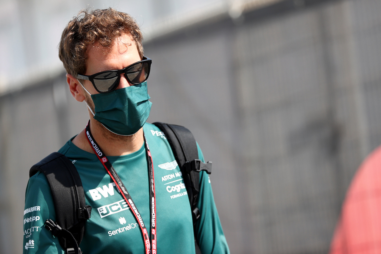 GP QATAR, Sebastian Vettel (GER) Aston Martin F1 Team.
19.11.2021 Formula 1 World Championship, Rd 20, Qatar Grand Prix, Doha, Qatar, Practice Day.
- www.xpbimages.com, EMail: requests@xpbimages.com © Copyright: Batchelor / XPB Images