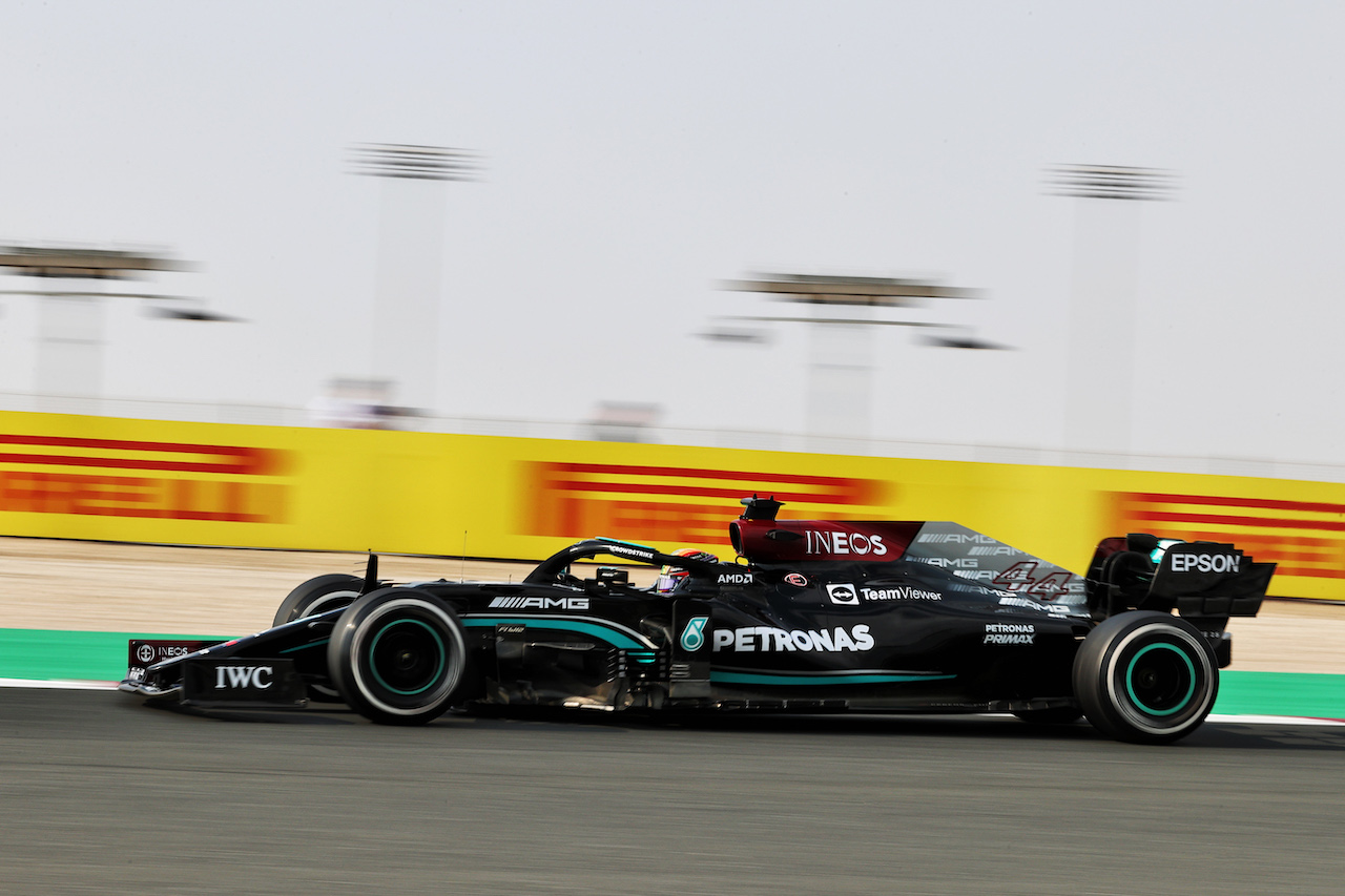 GP QATAR, Lewis Hamilton (GBR) Mercedes AMG F1 W12.
19.11.2021 Formula 1 World Championship, Rd 20, Qatar Grand Prix, Doha, Qatar, Practice Day.
- www.xpbimages.com, EMail: requests@xpbimages.com © Copyright: Moy / XPB Images