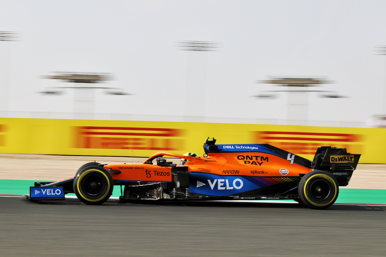 GP QATAR, Lando Norris (GBR) McLaren MCL35M.
19.11.2021 Formula 1 World Championship, Rd 20, Qatar Grand Prix, Doha, Qatar, Practice Day.
- www.xpbimages.com, EMail: requests@xpbimages.com © Copyright: Moy / XPB Images