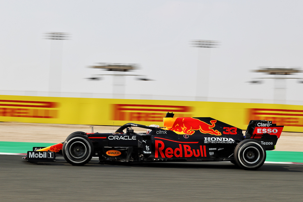 GP QATAR, Max Verstappen (NLD) Red Bull Racing RB16B.
19.11.2021 Formula 1 World Championship, Rd 20, Qatar Grand Prix, Doha, Qatar, Practice Day.
- www.xpbimages.com, EMail: requests@xpbimages.com © Copyright: Moy / XPB Images