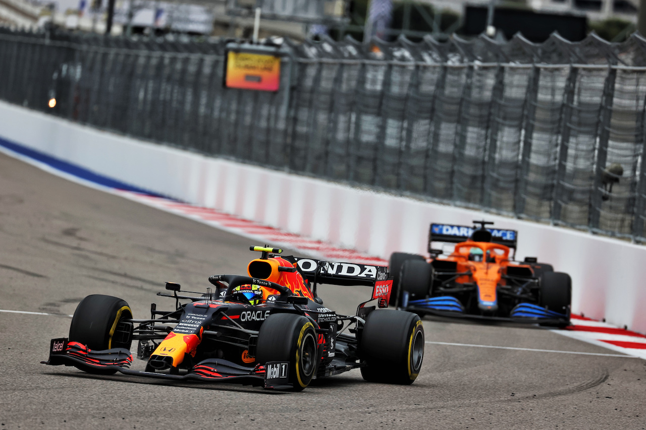 GP RUSSIA, Sergio Perez (MEX) Red Bull Racing RB16B.
26.09.2021. Formula 1 World Championship, Rd 15, Russian Grand Prix, Sochi Autodrom, Sochi, Russia, Gara Day.
- www.xpbimages.com, EMail: requests@xpbimages.com © Copyright: Batchelor / XPB Images