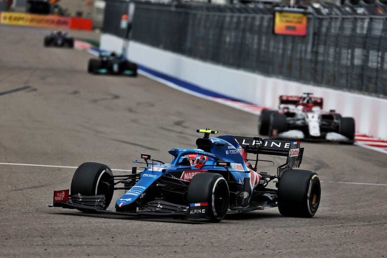 GP RUSSIA, Esteban Ocon (FRA) Alpine F1 Team A521.
26.09.2021. Formula 1 World Championship, Rd 15, Russian Grand Prix, Sochi Autodrom, Sochi, Russia, Gara Day.
- www.xpbimages.com, EMail: requests@xpbimages.com © Copyright: Batchelor / XPB Images