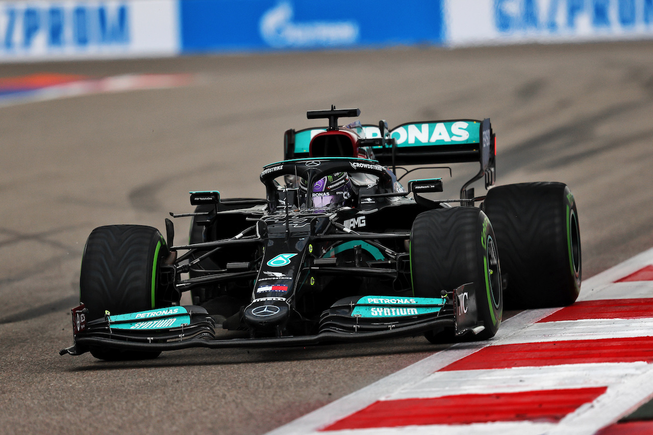 GP RUSSIA, Lewis Hamilton (GBR) Mercedes AMG F1 W12.
26.09.2021. Formula 1 World Championship, Rd 15, Russian Grand Prix, Sochi Autodrom, Sochi, Russia, Gara Day.
- www.xpbimages.com, EMail: requests@xpbimages.com © Copyright: Moy / XPB Images