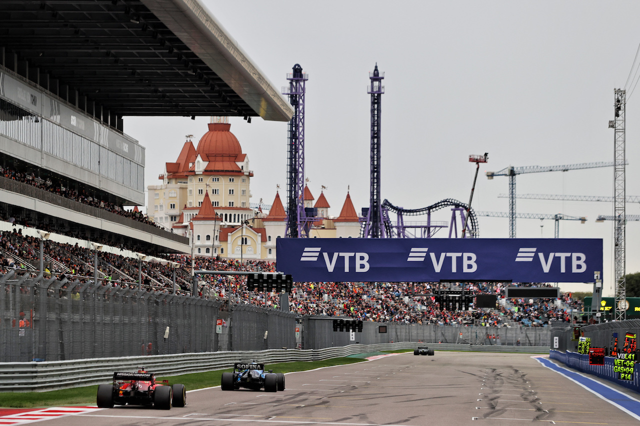GP RUSSIA, Charles Leclerc (MON) Ferrari SF-21.
26.09.2021. Formula 1 World Championship, Rd 15, Russian Grand Prix, Sochi Autodrom, Sochi, Russia, Gara Day.
- www.xpbimages.com, EMail: requests@xpbimages.com © Copyright: Moy / XPB Images