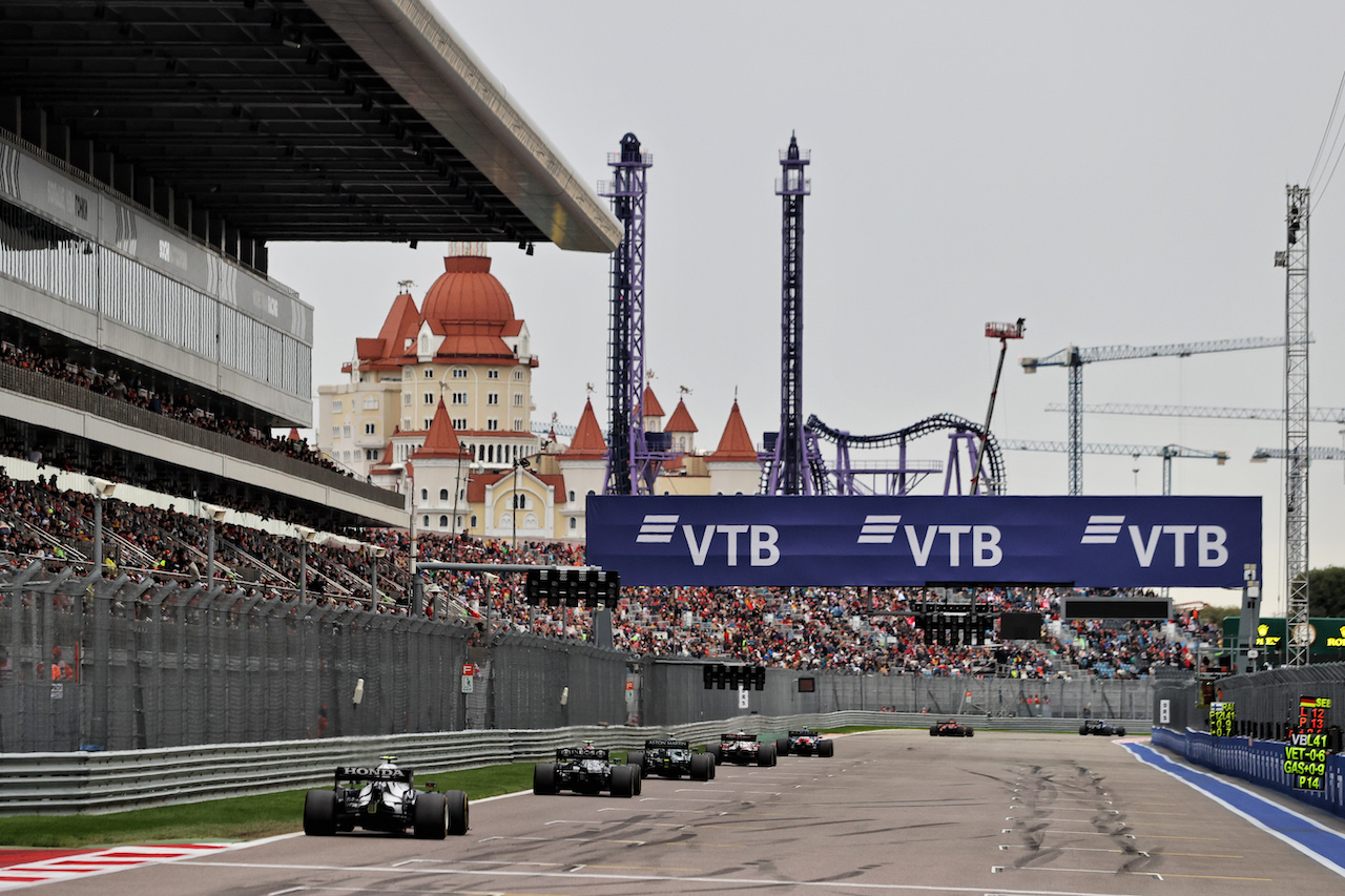 GP RUSSIA, Pierre Gasly (FRA) AlphaTauri AT02.
26.09.2021. Formula 1 World Championship, Rd 15, Russian Grand Prix, Sochi Autodrom, Sochi, Russia, Gara Day.
- www.xpbimages.com, EMail: requests@xpbimages.com © Copyright: Moy / XPB Images