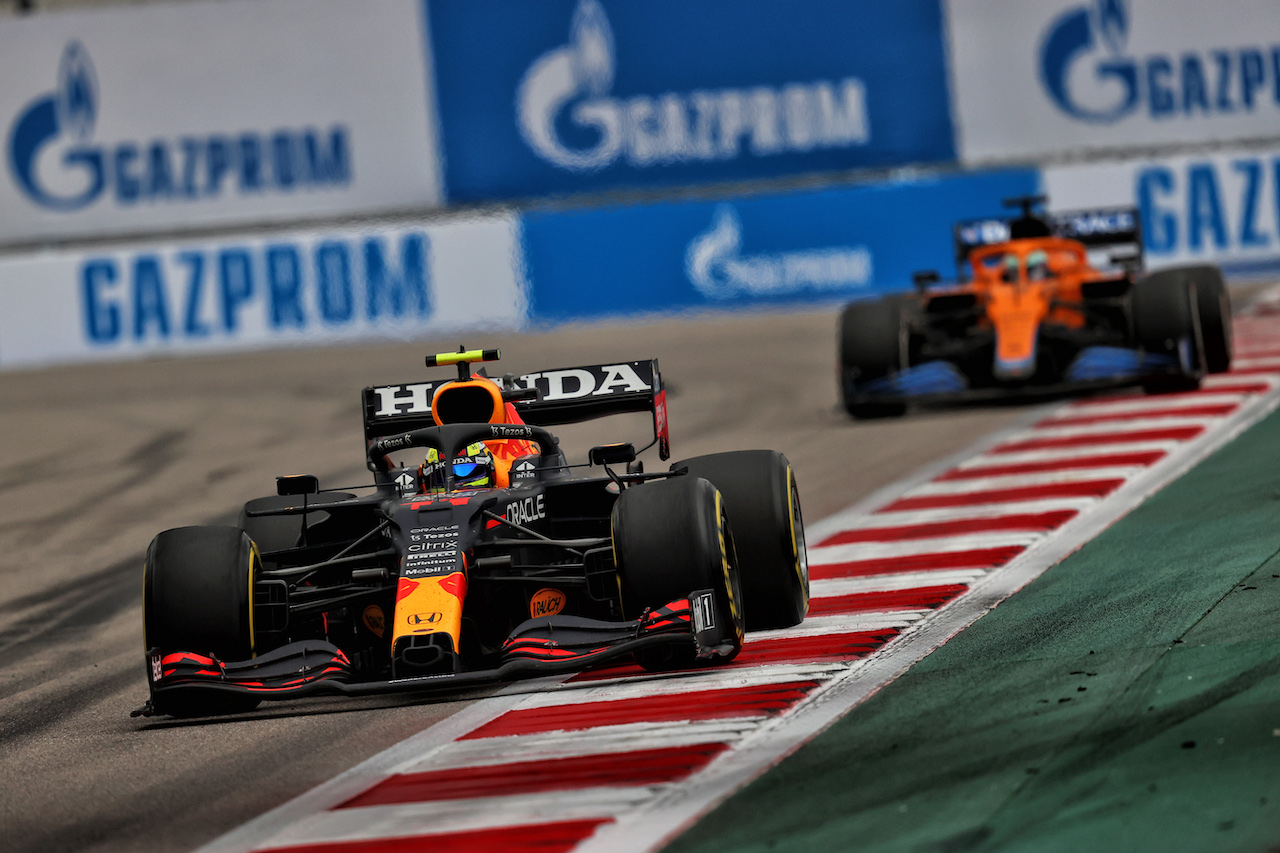 GP RUSSIA, Sergio Perez (MEX) Red Bull Racing RB16B.
26.09.2021. Formula 1 World Championship, Rd 15, Russian Grand Prix, Sochi Autodrom, Sochi, Russia, Gara Day.
- www.xpbimages.com, EMail: requests@xpbimages.com © Copyright: Moy / XPB Images