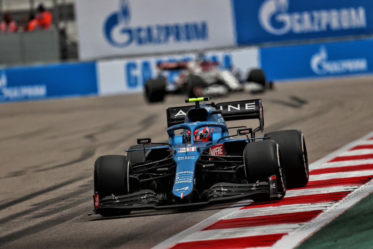 GP RUSSIA, Esteban Ocon (FRA) Alpine F1 Team A521.
26.09.2021. Formula 1 World Championship, Rd 15, Russian Grand Prix, Sochi Autodrom, Sochi, Russia, Gara Day.
- www.xpbimages.com, EMail: requests@xpbimages.com © Copyright: Moy / XPB Images