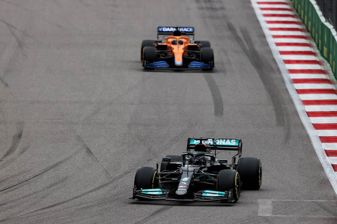 GP RUSSIA, Lewis Hamilton (GBR) Mercedes AMG F1 W12.
26.09.2021. Formula 1 World Championship, Rd 15, Russian Grand Prix, Sochi Autodrom, Sochi, Russia, Gara Day.
- www.xpbimages.com, EMail: requests@xpbimages.com © Copyright: Moy / XPB Images