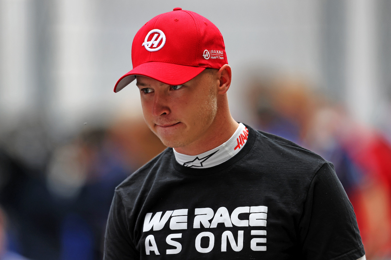 GP RUSSIA, Nikita Mazepin (RUS) Haas F1 Team on the grid.
26.09.2021. Formula 1 World Championship, Rd 15, Russian Grand Prix, Sochi Autodrom, Sochi, Russia, Gara Day.
- www.xpbimages.com, EMail: requests@xpbimages.com © Copyright: Moy / XPB Images