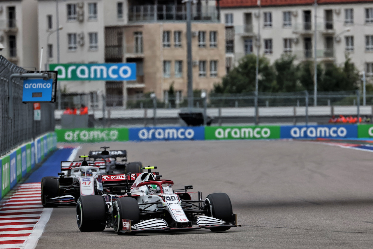 GP RUSSIA, Antonio Giovinazzi (ITA) Alfa Romeo Racing C41.
26.09.2021. Formula 1 World Championship, Rd 15, Russian Grand Prix, Sochi Autodrom, Sochi, Russia, Gara Day.
- www.xpbimages.com, EMail: requests@xpbimages.com © Copyright: Batchelor / XPB Images