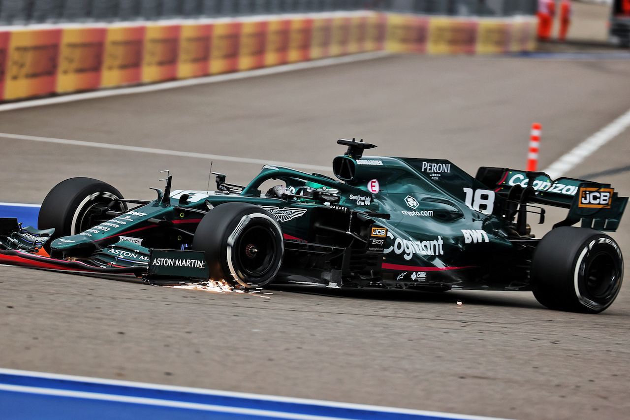 GP RUSSIA, Lance Stroll (CDN) Aston Martin F1 Team AMR21 with a broken front wing.
26.09.2021. Formula 1 World Championship, Rd 15, Russian Grand Prix, Sochi Autodrom, Sochi, Russia, Gara Day.
- www.xpbimages.com, EMail: requests@xpbimages.com © Copyright: Batchelor / XPB Images