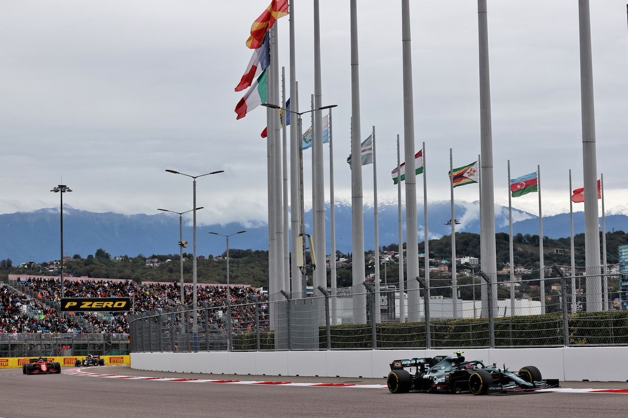 GP RUSSIA, Sebastian Vettel (GER) Aston Martin F1 Team AMR21.
26.09.2021. Formula 1 World Championship, Rd 15, Russian Grand Prix, Sochi Autodrom, Sochi, Russia, Gara Day.
- www.xpbimages.com, EMail: requests@xpbimages.com © Copyright: Batchelor / XPB Images