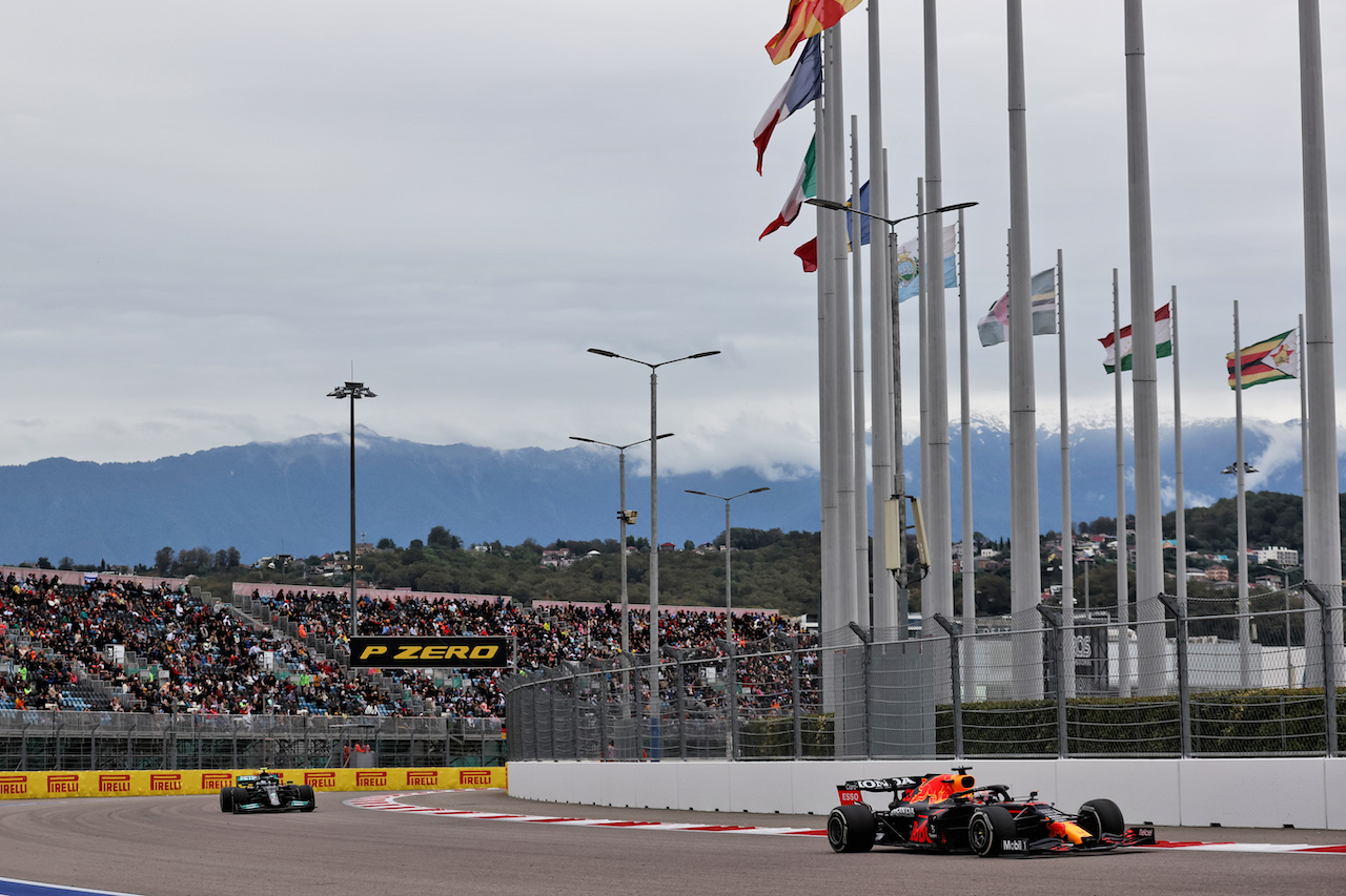 GP RUSSIA, Max Verstappen (NLD) Red Bull Racing RB16B.
26.09.2021. Formula 1 World Championship, Rd 15, Russian Grand Prix, Sochi Autodrom, Sochi, Russia, Gara Day.
- www.xpbimages.com, EMail: requests@xpbimages.com © Copyright: Batchelor / XPB Images