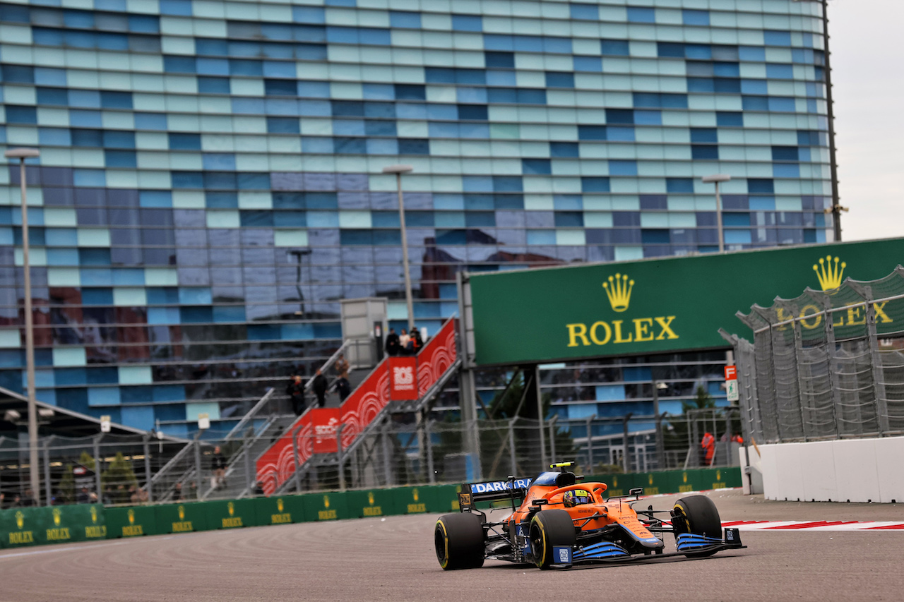 GP RUSSIA, Lando Norris (GBR) McLaren MCL35M.
26.09.2021. Formula 1 World Championship, Rd 15, Russian Grand Prix, Sochi Autodrom, Sochi, Russia, Gara Day.
- www.xpbimages.com, EMail: requests@xpbimages.com © Copyright: Batchelor / XPB Images