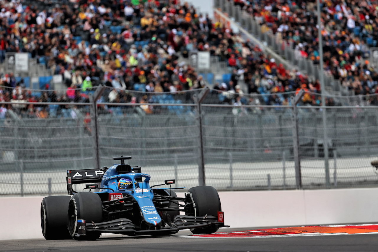 GP RUSSIA, Fernando Alonso (ESP) Alpine F1 Team A521.
26.09.2021. Formula 1 World Championship, Rd 15, Russian Grand Prix, Sochi Autodrom, Sochi, Russia, Gara Day.
- www.xpbimages.com, EMail: requests@xpbimages.com © Copyright: Batchelor / XPB Images