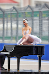 GP RUSSIA, griglia Atmosfera - a ballerina on a piano.
26.09.2021. Formula 1 World Championship, Rd 15, Russian Grand Prix, Sochi Autodrom, Sochi, Russia, Gara Day.
- www.xpbimages.com, EMail: requests@xpbimages.com © Copyright: Moy / XPB Images