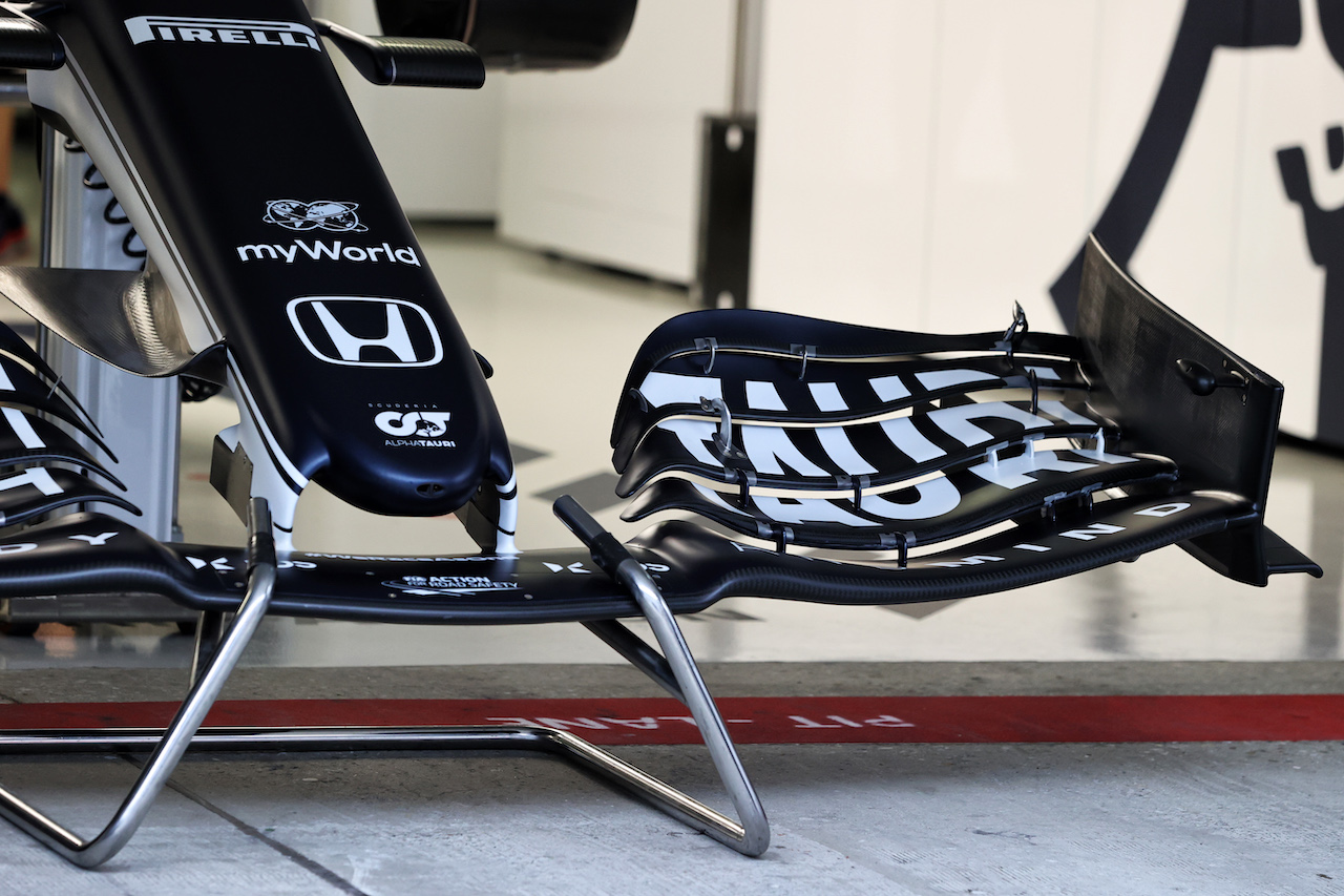 GP RUSSIA, AlphaTauri AT02 front wing detail.
23.09.2021. Formula 1 World Championship, Rd 15, Russian Grand Prix, Sochi Autodrom, Sochi, Russia, Preparation Day.
- www.xpbimages.com, EMail: requests@xpbimages.com © Copyright: Moy / XPB Images