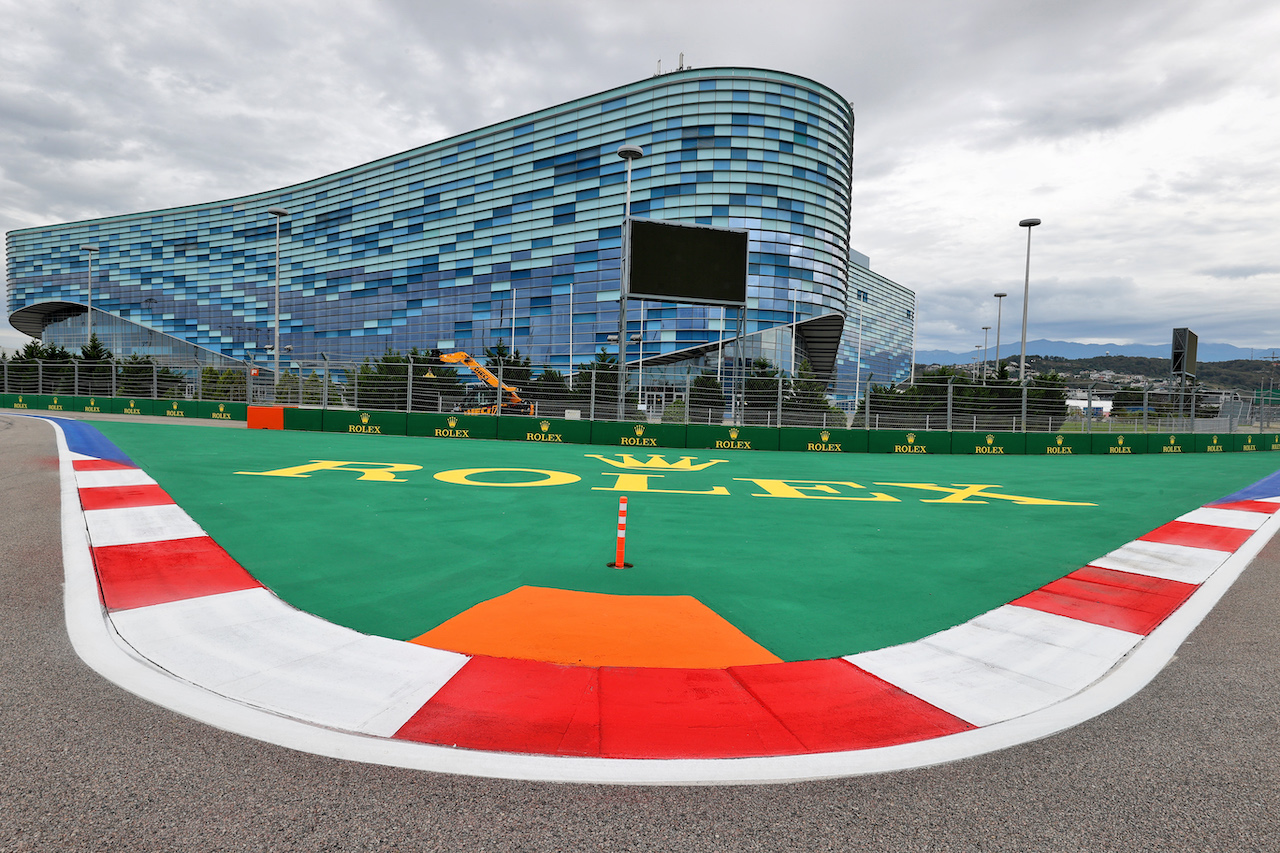 GP RUSSIA, Circuit Atmosfera - kerb detail.
23.09.2021. Formula 1 World Championship, Rd 15, Russian Grand Prix, Sochi Autodrom, Sochi, Russia, Preparation Day.
- www.xpbimages.com, EMail: requests@xpbimages.com © Copyright: Moy / XPB Images