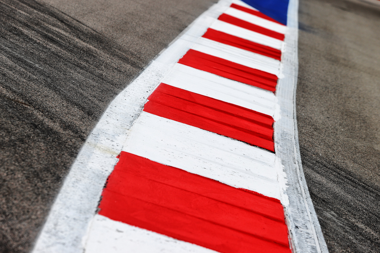 GP RUSSIA, Circuit Atmosfera - kerb detail.
23.09.2021. Formula 1 World Championship, Rd 15, Russian Grand Prix, Sochi Autodrom, Sochi, Russia, Preparation Day.
- www.xpbimages.com, EMail: requests@xpbimages.com © Copyright: Moy / XPB Images