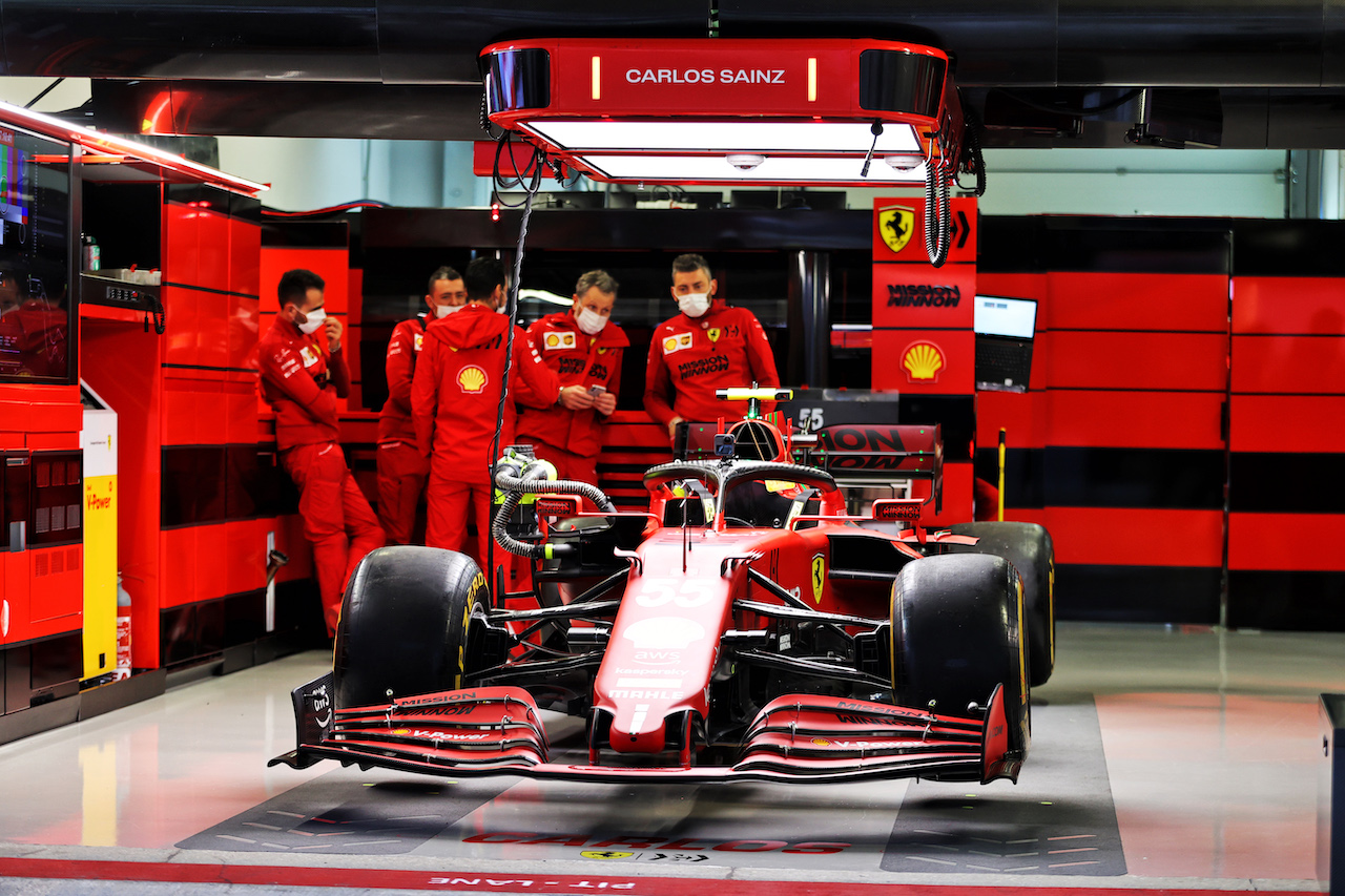 GP RUSSIA, Ferrari SF-21.
23.09.2021. Formula 1 World Championship, Rd 15, Russian Grand Prix, Sochi Autodrom, Sochi, Russia, Preparation Day.
- www.xpbimages.com, EMail: requests@xpbimages.com © Copyright: Moy / XPB Images