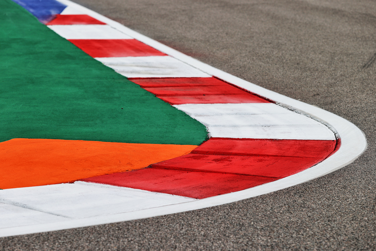 GP RUSSIA, Circuit Atmosfera - kerb detail.
23.09.2021. Formula 1 World Championship, Rd 15, Russian Grand Prix, Sochi Autodrom, Sochi, Russia, Preparation Day.
- www.xpbimages.com, EMail: requests@xpbimages.com © Copyright: Moy / XPB Images