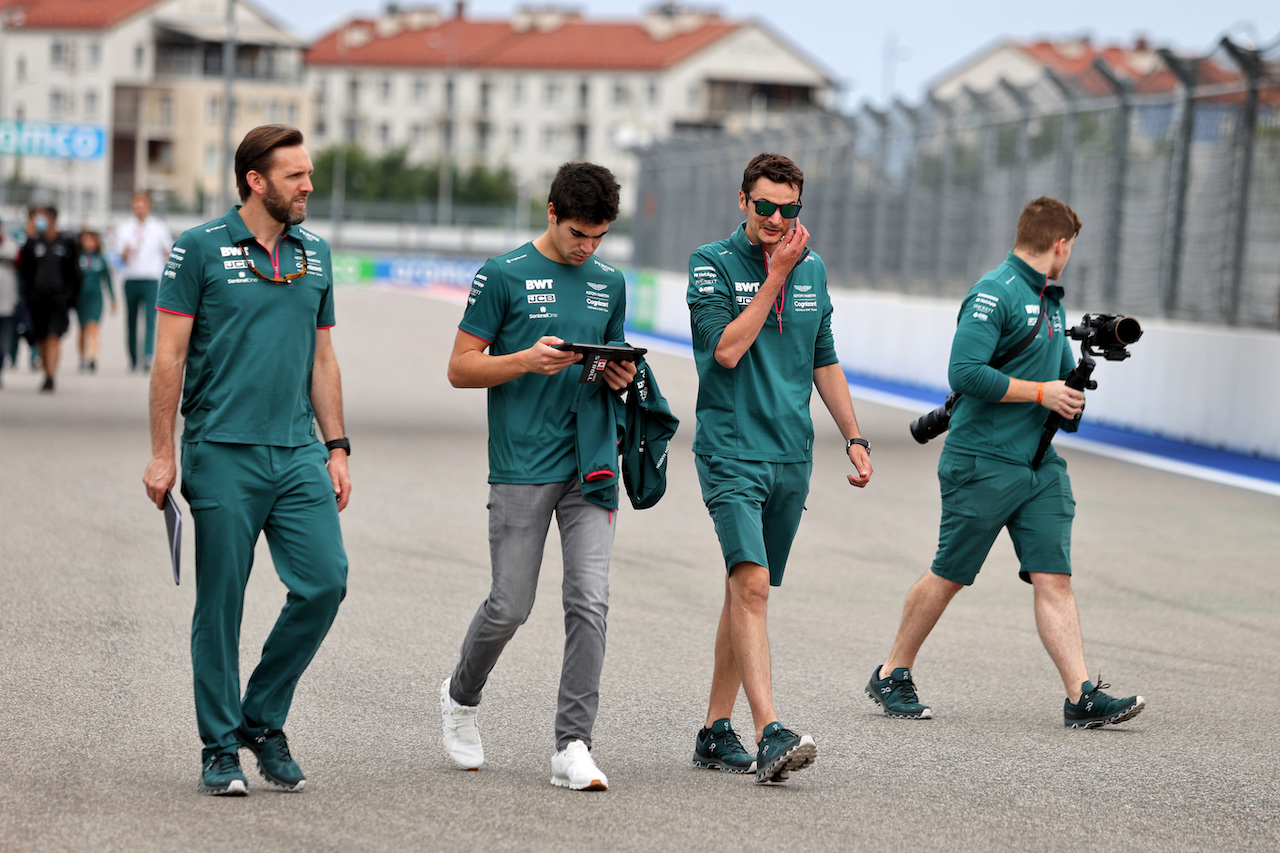 GP RUSSIA, Lance Stroll (CDN) Aston Martin F1 Team walks the circuit with the team.
23.09.2021. Formula 1 World Championship, Rd 15, Russian Grand Prix, Sochi Autodrom, Sochi, Russia, Preparation Day.
- www.xpbimages.com, EMail: requests@xpbimages.com © Copyright: Moy / XPB Images