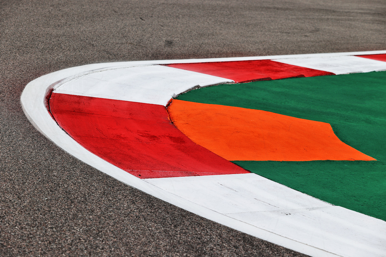 GP RUSSIA, Circuit Atmosfera - kerb detail.
23.09.2021. Formula 1 World Championship, Rd 15, Russian Grand Prix, Sochi Autodrom, Sochi, Russia, Preparation Day.
- www.xpbimages.com, EMail: requests@xpbimages.com © Copyright: Moy / XPB Images