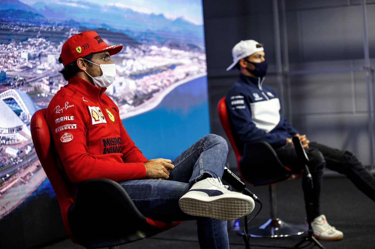 GP RUSSIA, (L to R): Carlos Sainz Jr (ESP) Ferrari e Pierre Gasly (FRA) AlphaTauri in the FIA Press Conference.
23.09.2021. Formula 1 World Championship, Rd 15, Russian Grand Prix, Sochi Autodrom, Sochi, Russia, Preparation Day.
- www.xpbimages.com, EMail: requests@xpbimages.com © Copyright: FIA Pool Image for Editorial Use Only