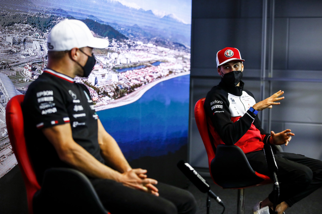 GP RUSSIA, (L to R): Valtteri Bottas (FIN) Mercedes AMG F1 e Antonio Giovinazzi (ITA) Alfa Romeo Racing in the FIA Press Conference.
23.09.2021. Formula 1 World Championship, Rd 15, Russian Grand Prix, Sochi Autodrom, Sochi, Russia, Preparation Day.
- www.xpbimages.com, EMail: requests@xpbimages.com © Copyright: FIA Pool Image for Editorial Use Only