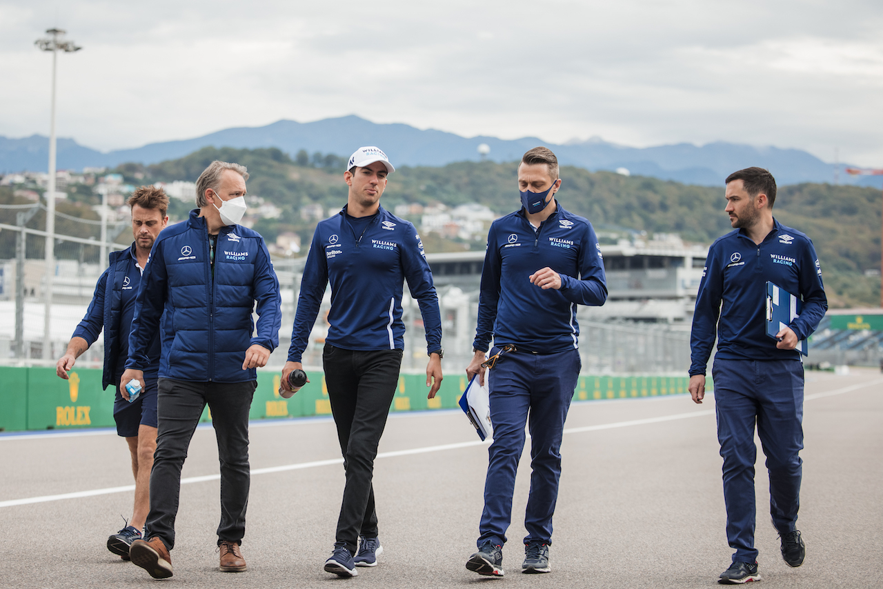 GP RUSSIA, Nicholas Latifi (CDN) Williams Racing walks the circuit with the team.
23.09.2021. Formula 1 World Championship, Rd 15, Russian Grand Prix, Sochi Autodrom, Sochi, Russia, Preparation Day.
- www.xpbimages.com, EMail: requests@xpbimages.com © Copyright: Bearne / XPB Images