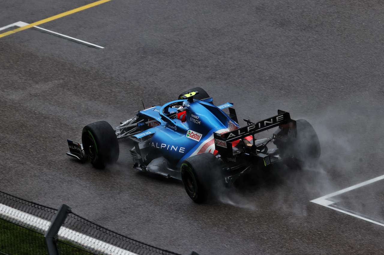 GP RUSSIA, Esteban Ocon (FRA) Alpine F1 Team A521.
25.09.2021. Formula 1 World Championship, Rd 15, Russian Grand Prix, Sochi Autodrom, Sochi, Russia, Qualifiche Day.
- www.xpbimages.com, EMail: requests@xpbimages.com © Copyright: Moy / XPB Images
