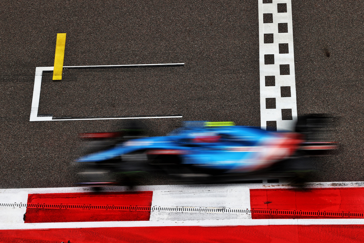 GP RUSSIA, Esteban Ocon (FRA) Alpine F1 Team A521.
25.09.2021. Formula 1 World Championship, Rd 15, Russian Grand Prix, Sochi Autodrom, Sochi, Russia, Qualifiche Day.
- www.xpbimages.com, EMail: requests@xpbimages.com © Copyright: Moy / XPB Images