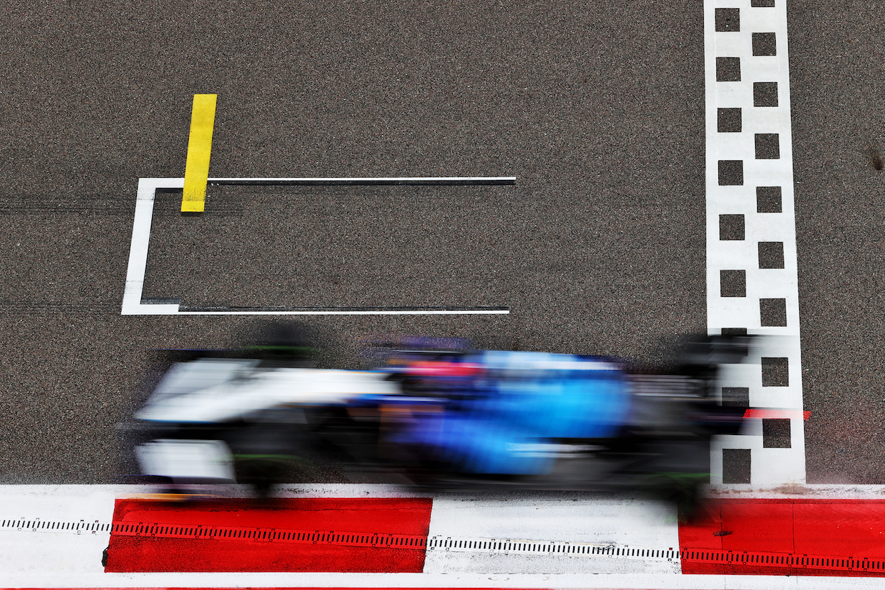GP RUSSIA, George Russell (GBR) Williams Racing FW43B.
25.09.2021. Formula 1 World Championship, Rd 15, Russian Grand Prix, Sochi Autodrom, Sochi, Russia, Qualifiche Day.
- www.xpbimages.com, EMail: requests@xpbimages.com © Copyright: Moy / XPB Images