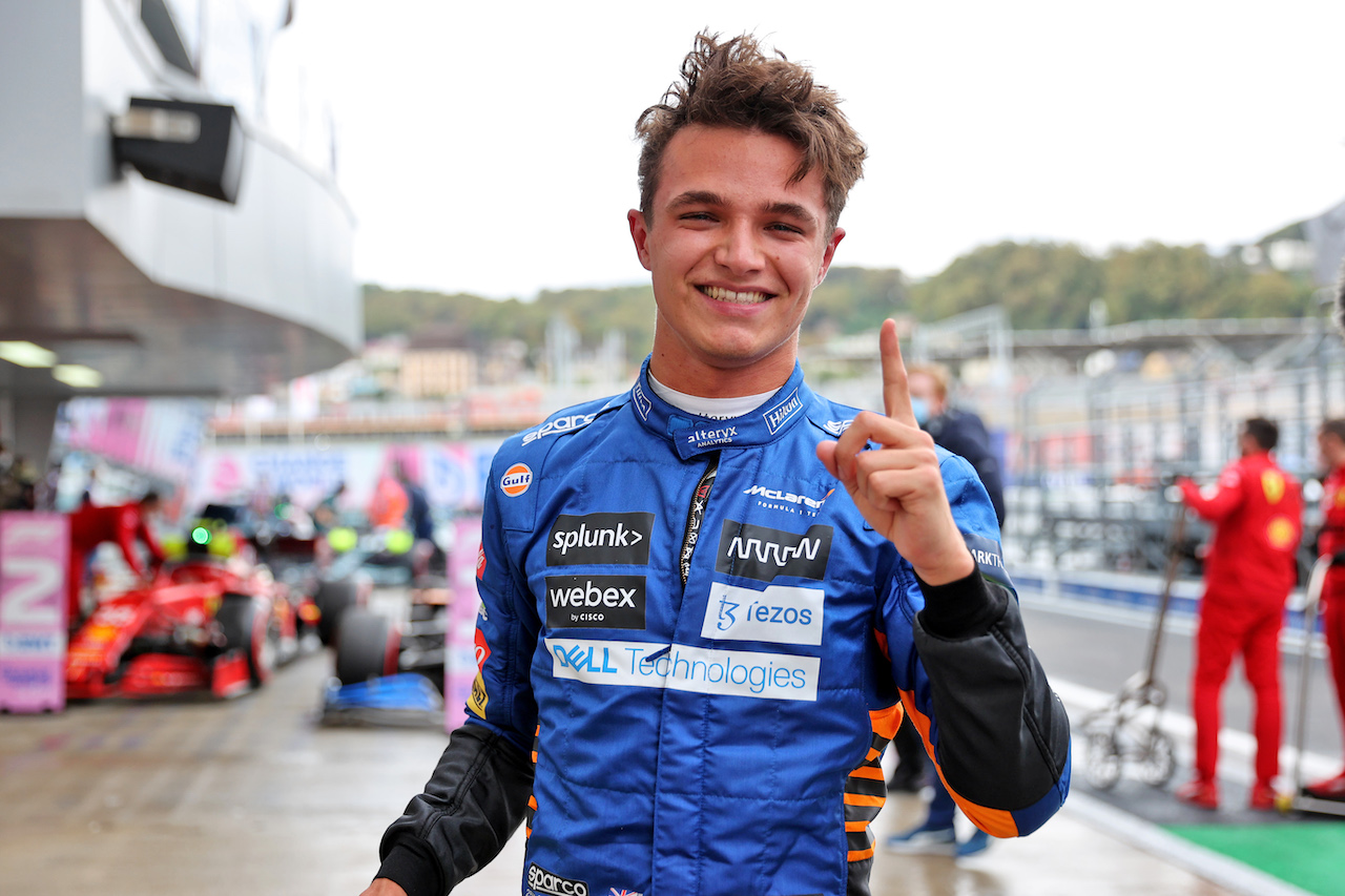 GP RUSSIA, Lando Norris (GBR) McLaren celebrates his pole position in qualifying parc ferme.
25.09.2021. Formula 1 World Championship, Rd 15, Russian Grand Prix, Sochi Autodrom, Sochi, Russia, Qualifiche Day.
- www.xpbimages.com, EMail: requests@xpbimages.com © Copyright: Batchelor / XPB Images