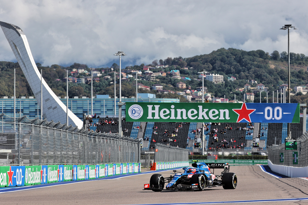 GP RUSSIA, Esteban Ocon (FRA) Alpine F1 Team A521.
24.09.2021. Formula 1 World Championship, Rd 15, Russian Grand Prix, Sochi Autodrom, Sochi, Russia, Practice Day.
- www.xpbimages.com, EMail: requests@xpbimages.com © Copyright: Batchelor / XPB Images