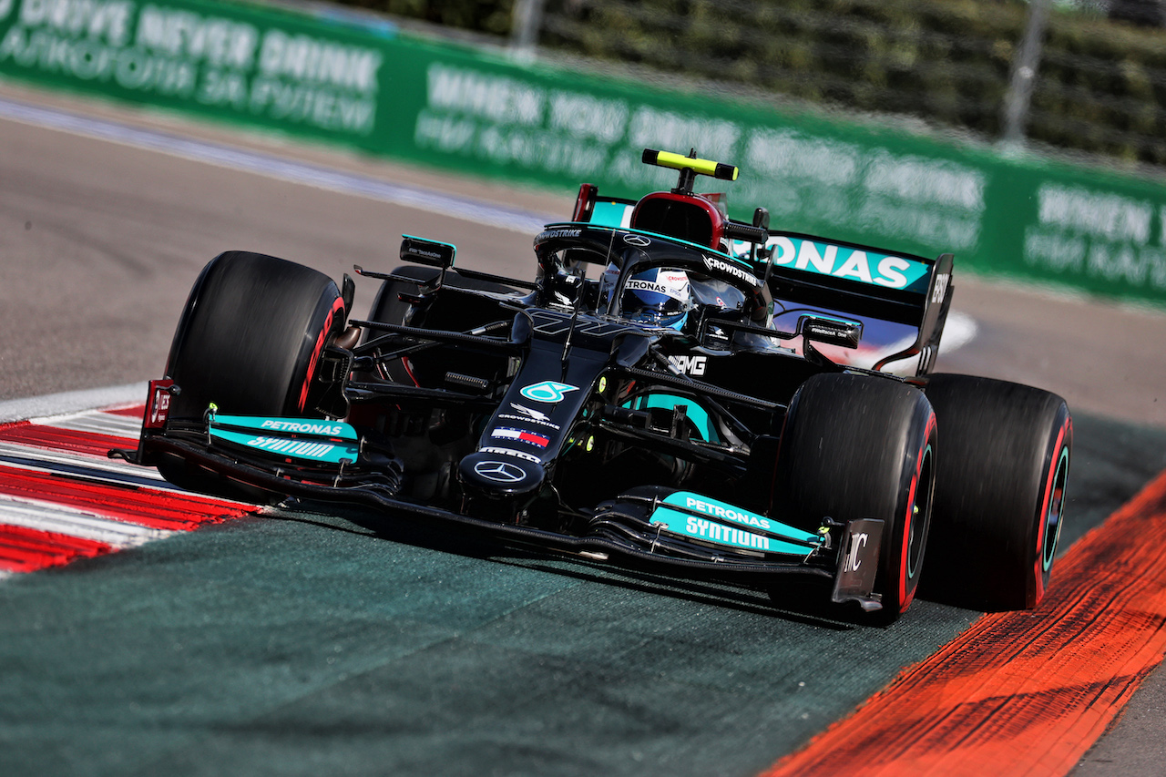 GP RUSSIA, Valtteri Bottas (FIN) Mercedes AMG F1 W12.
24.09.2021. Formula 1 World Championship, Rd 15, Russian Grand Prix, Sochi Autodrom, Sochi, Russia, Practice Day.
- www.xpbimages.com, EMail: requests@xpbimages.com © Copyright: Batchelor / XPB Images