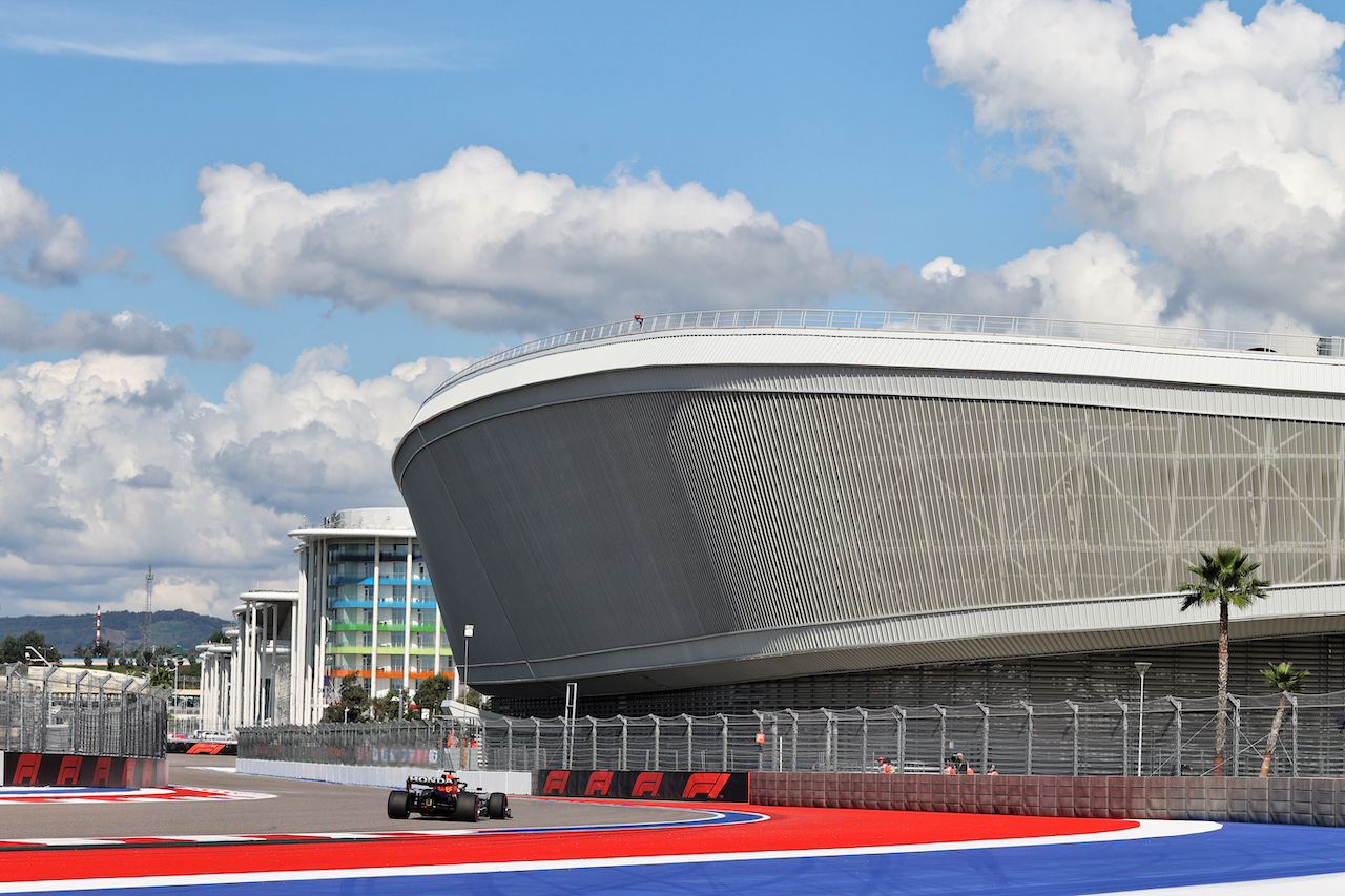 GP RUSSIA, Max Verstappen (NLD) Red Bull Racing RB16B.
24.09.2021. Formula 1 World Championship, Rd 15, Russian Grand Prix, Sochi Autodrom, Sochi, Russia, Practice Day.
- www.xpbimages.com, EMail: requests@xpbimages.com © Copyright: Moy / XPB Images