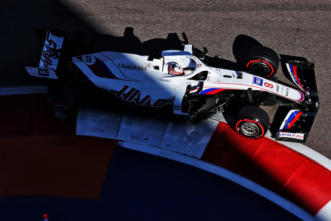 GP RUSSIA, Nikita Mazepin (RUS) Haas F1 Team VF-21.
24.09.2021. Formula 1 World Championship, Rd 15, Russian Grand Prix, Sochi Autodrom, Sochi, Russia, Practice Day.
- www.xpbimages.com, EMail: requests@xpbimages.com © Copyright: Batchelor / XPB Images