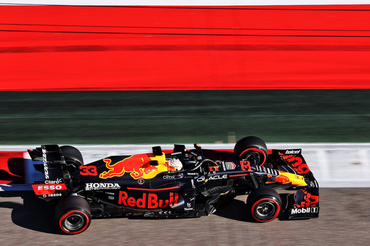 GP RUSSIA, Max Verstappen (NLD) Red Bull Racing RB16B.
24.09.2021. Formula 1 World Championship, Rd 15, Russian Grand Prix, Sochi Autodrom, Sochi, Russia, Practice Day.
- www.xpbimages.com, EMail: requests@xpbimages.com © Copyright: Batchelor / XPB Images