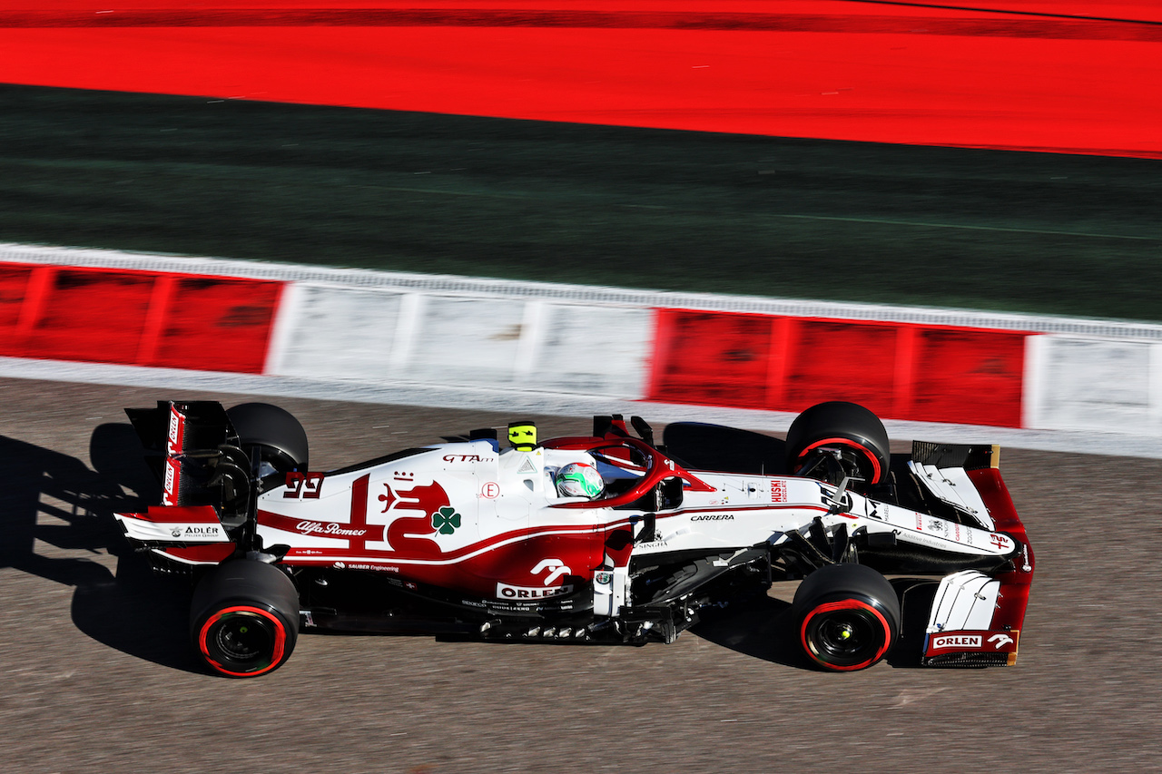 GP RUSSIA, Antonio Giovinazzi (ITA) Alfa Romeo Racing C41.
24.09.2021. Formula 1 World Championship, Rd 15, Russian Grand Prix, Sochi Autodrom, Sochi, Russia, Practice Day.
- www.xpbimages.com, EMail: requests@xpbimages.com © Copyright: Batchelor / XPB Images