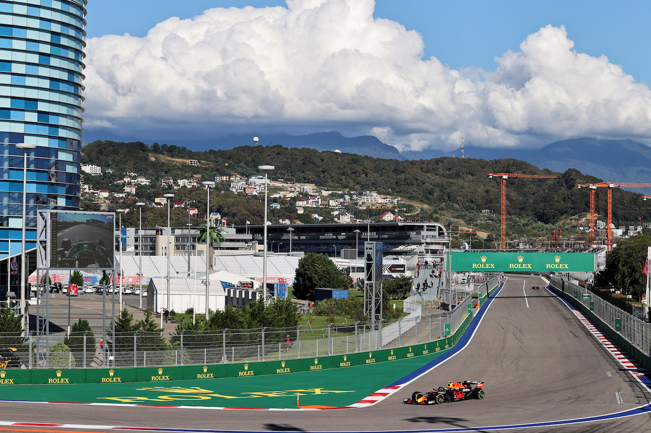 GP RUSSIA, Sergio Perez (MEX) Red Bull Racing RB16B.
24.09.2021. Formula 1 World Championship, Rd 15, Russian Grand Prix, Sochi Autodrom, Sochi, Russia, Practice Day.
- www.xpbimages.com, EMail: requests@xpbimages.com © Copyright: Moy / XPB Images