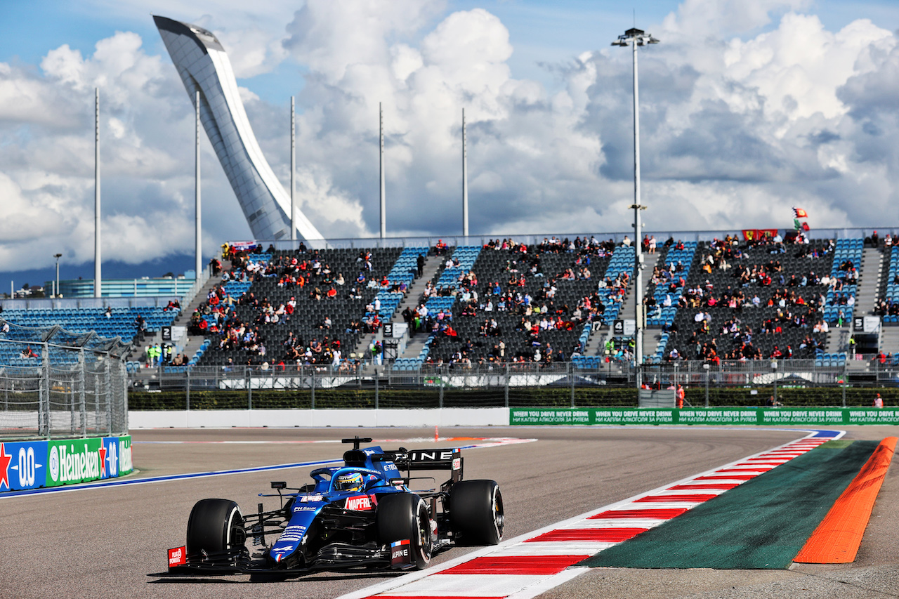 GP RUSSIA, Fernando Alonso (ESP) Alpine F1 Team A521.
24.09.2021. Formula 1 World Championship, Rd 15, Russian Grand Prix, Sochi Autodrom, Sochi, Russia, Practice Day.
- www.xpbimages.com, EMail: requests@xpbimages.com © Copyright: Batchelor / XPB Images