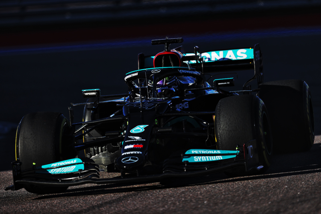 GP RUSSIA, Lewis Hamilton (GBR) Mercedes AMG F1 W12.
24.09.2021. Formula 1 World Championship, Rd 15, Russian Grand Prix, Sochi Autodrom, Sochi, Russia, Practice Day.
- www.xpbimages.com, EMail: requests@xpbimages.com © Copyright: Moy / XPB Images