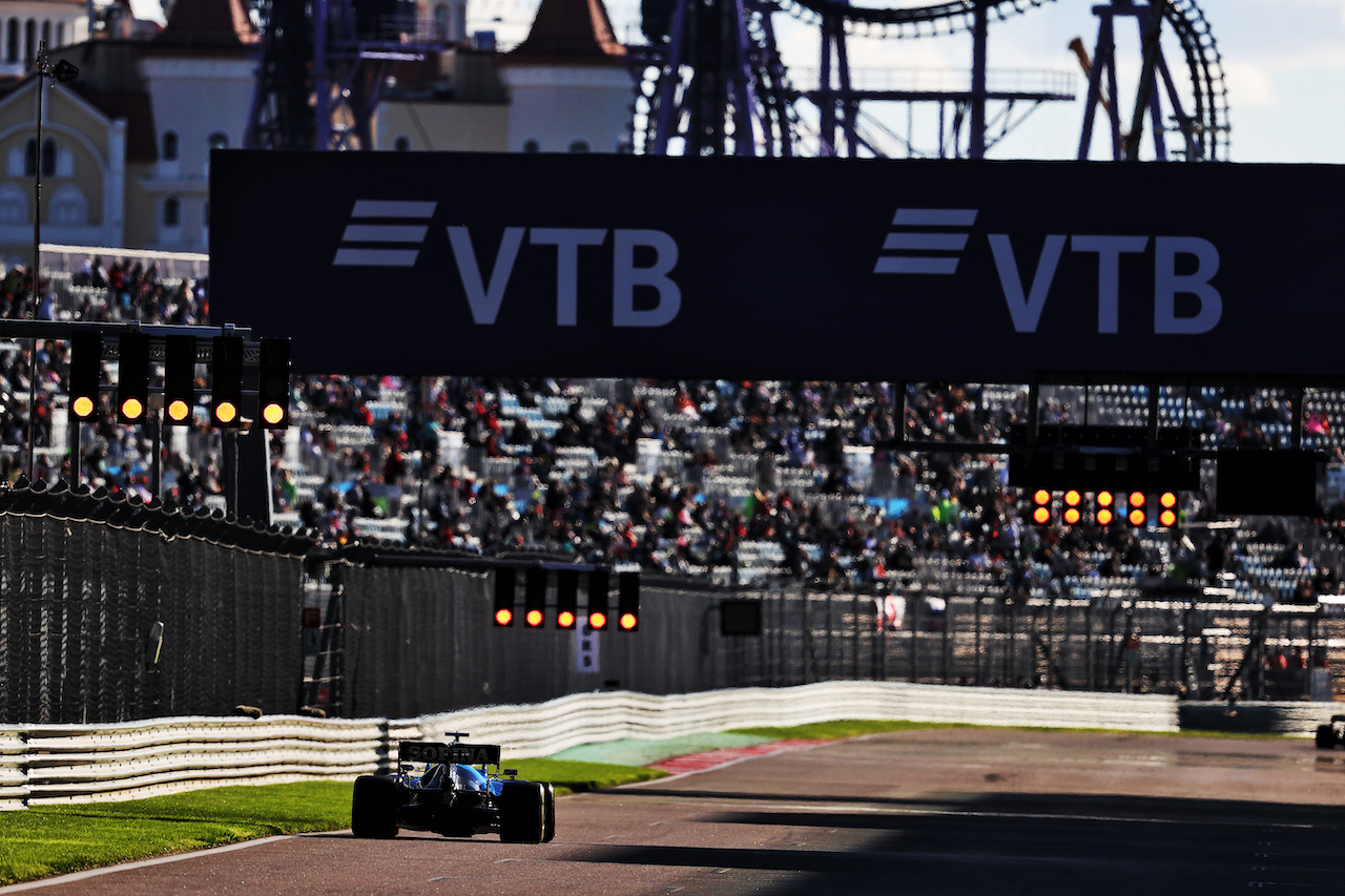 GP RUSSIA, George Russell (GBR) Williams Racing FW43B.
24.09.2021. Formula 1 World Championship, Rd 15, Russian Grand Prix, Sochi Autodrom, Sochi, Russia, Practice Day.
- www.xpbimages.com, EMail: requests@xpbimages.com © Copyright: Moy / XPB Images