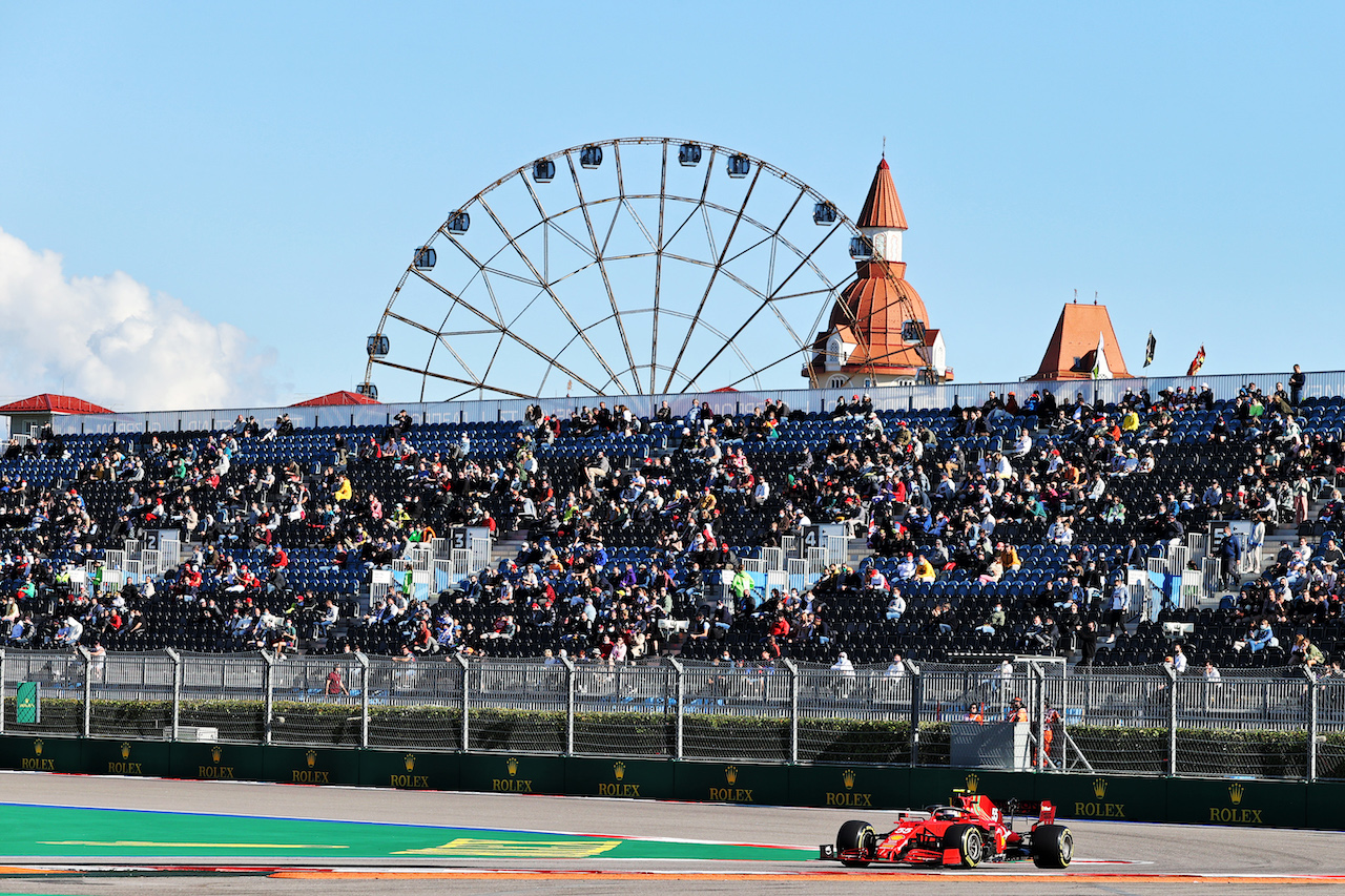 GP RUSSIA, Carlos Sainz Jr (ESP) Ferrari SF-21.
24.09.2021. Formula 1 World Championship, Rd 15, Russian Grand Prix, Sochi Autodrom, Sochi, Russia, Practice Day.
- www.xpbimages.com, EMail: requests@xpbimages.com © Copyright: Moy / XPB Images