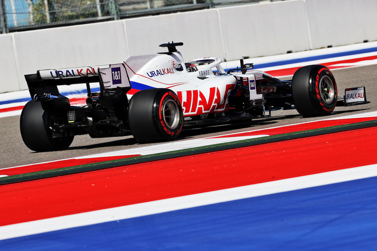 GP RUSSIA, Nikita Mazepin (RUS) Haas F1 Team VF-21.
24.09.2021. Formula 1 World Championship, Rd 15, Russian Grand Prix, Sochi Autodrom, Sochi, Russia, Practice Day.
- www.xpbimages.com, EMail: requests@xpbimages.com © Copyright: Moy / XPB Images
