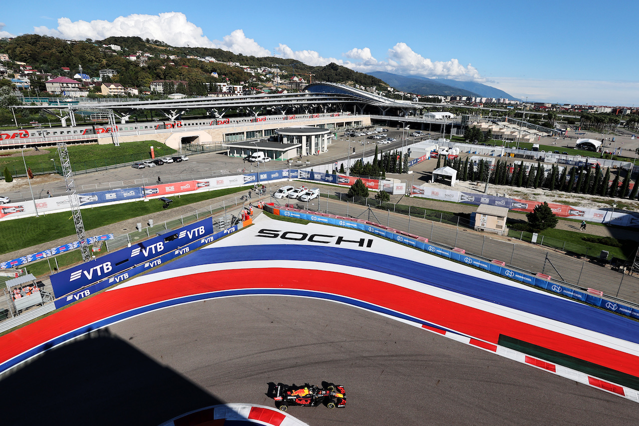 GP RUSSIA, Sergio Perez (MEX) Red Bull Racing RB16B.
24.09.2021. Formula 1 World Championship, Rd 15, Russian Grand Prix, Sochi Autodrom, Sochi, Russia, Practice Day.
- www.xpbimages.com, EMail: requests@xpbimages.com © Copyright: Batchelor / XPB Images