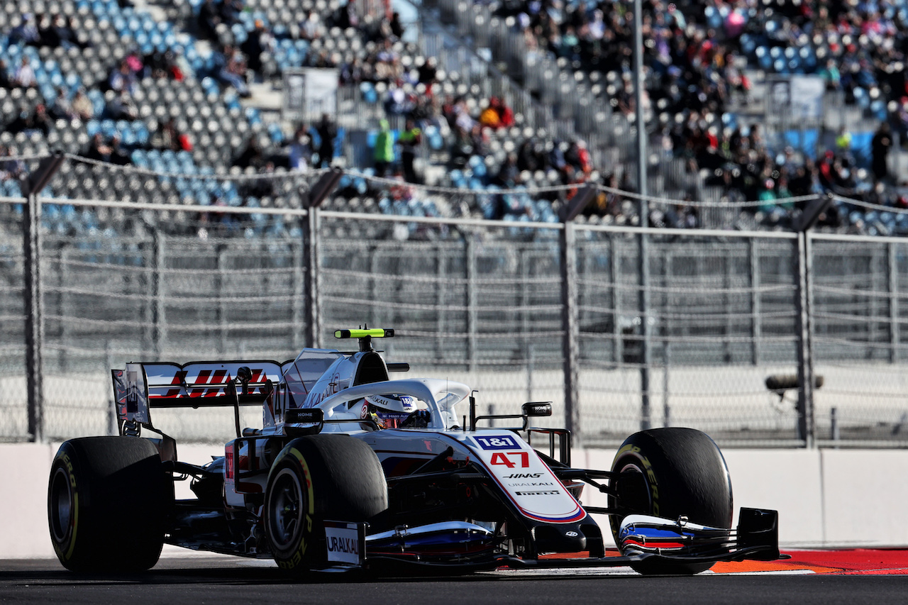GP RUSSIA, Mick Schumacher (GER) Haas VF-21.
24.09.2021. Formula 1 World Championship, Rd 15, Russian Grand Prix, Sochi Autodrom, Sochi, Russia, Practice Day.
- www.xpbimages.com, EMail: requests@xpbimages.com © Copyright: Batchelor / XPB Images