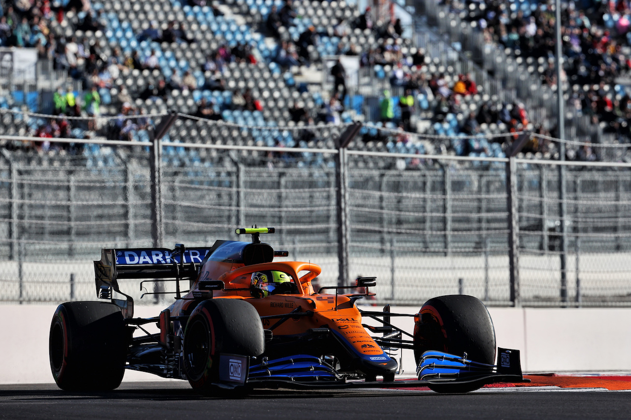 GP RUSSIA, Lando Norris (GBR) McLaren MCL35M.
24.09.2021. Formula 1 World Championship, Rd 15, Russian Grand Prix, Sochi Autodrom, Sochi, Russia, Practice Day.
- www.xpbimages.com, EMail: requests@xpbimages.com © Copyright: Batchelor / XPB Images